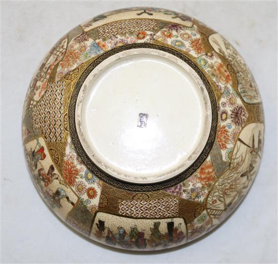 A Japanese Satsuma pottery bowl, Meiji period, 15.5cm